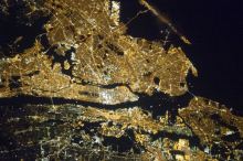 A night image of the greater New York City metropolitan area is seen in a NASA handout photo taken by a crew member onboard the Expedition 35 March 23, 2013. For orientation purposes, note that Manhattan runs horizontal through the frame from left to the midpoint and Central Park is just a little to the left of frame center. REUTERS/NASA/Handout (UNITED STATES - Tags: SCIENCE TECHNOLOGY) THIS IMAGE HAS BEEN SUPPLIED BY A THIRD PARTY. IT IS DISTRIBUTED, EXACTLY AS RECEIVED BY REUTERS, AS A SERVICE TO CLIENTS. FOR EDITORIAL USE ONLY. NOT FOR SALE FOR MARKETING OR ADVERTISING CAMPAIGNS