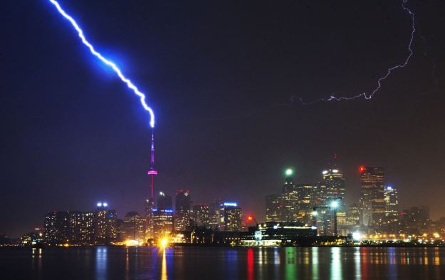 Lightning strikes the CN Tower during a thunderstorm in Toronto May 29, 2011. REUTERS/Mark Blinch